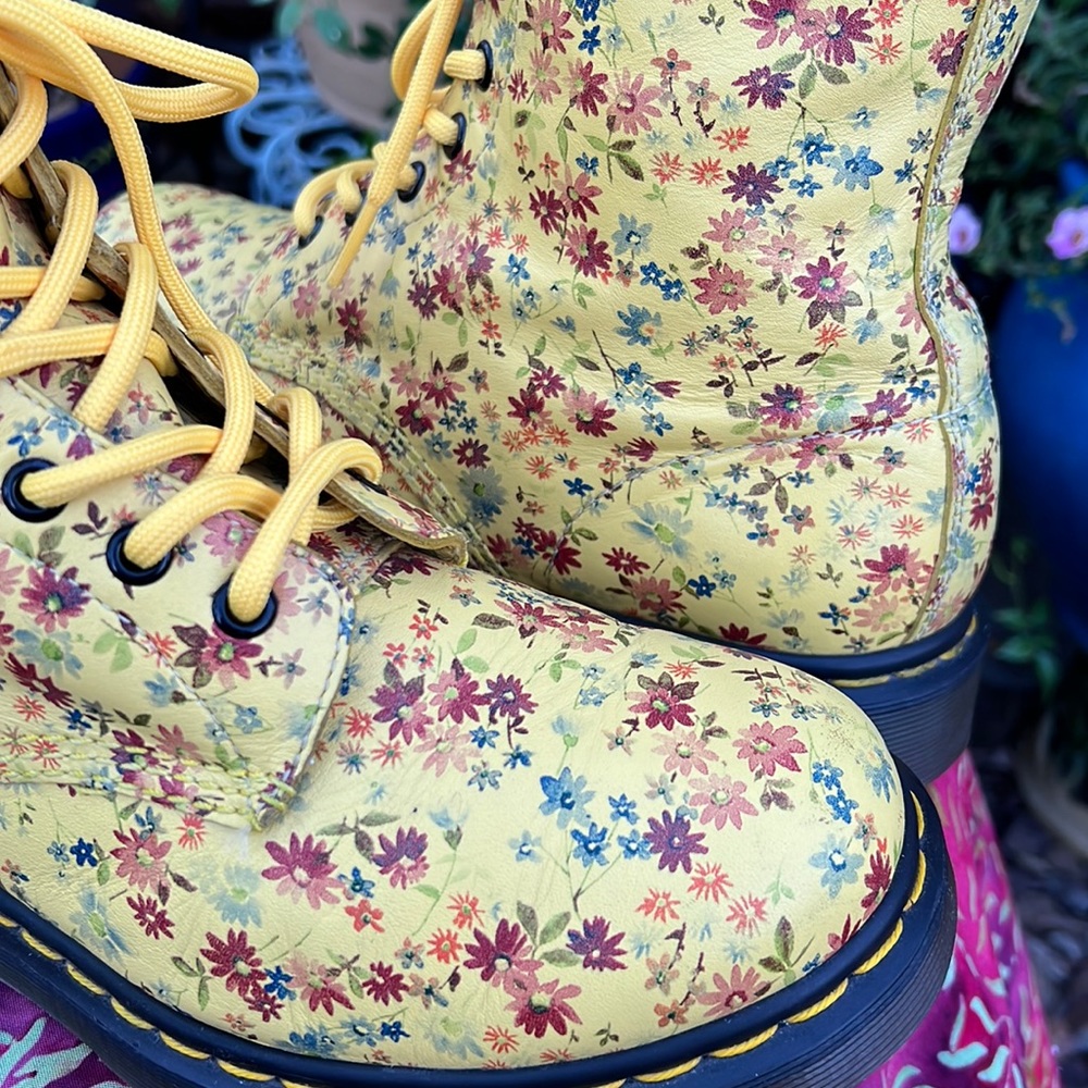 ☀️ 🌺 Dr. Martens 1460 Sunshine Yellow Daisy Floral Boots 🌺☀️ - Picture 15 of 17
